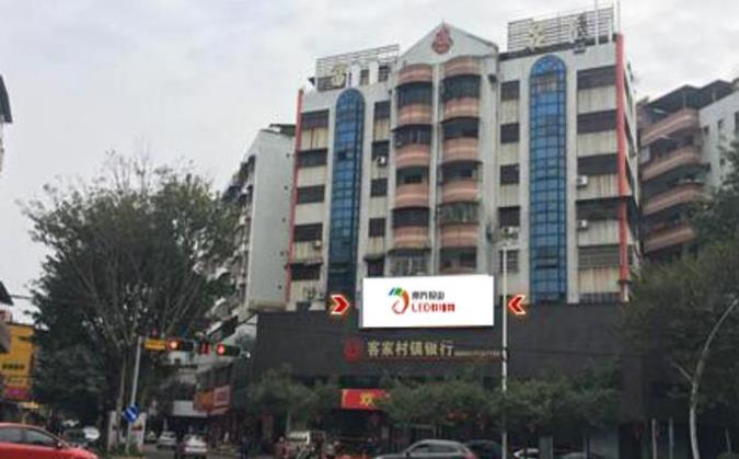 梅州华侨城客家村银行LED屏广告