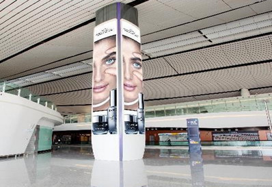 北京大兴国际机场零售区巨塔灯箱广告