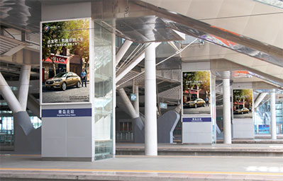 青岛北站站台层三面直梯灯箱广告