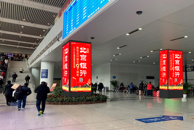 南京站出发层一楼候车室包柱灯箱广告